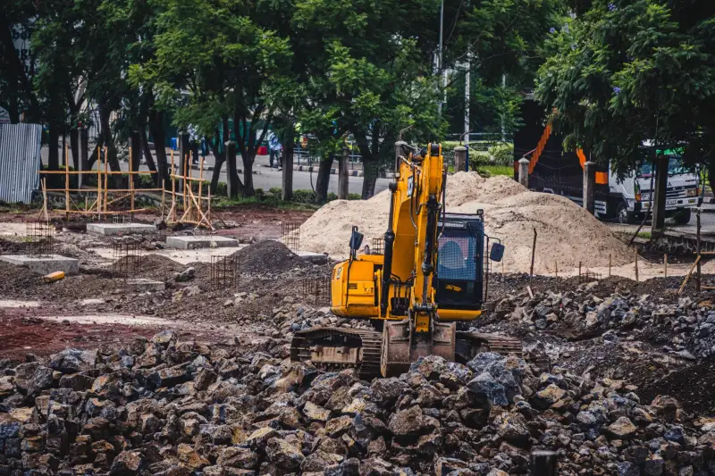 武汉广告装饰工程全流程解析：从设计深化到落地施工的关键节点