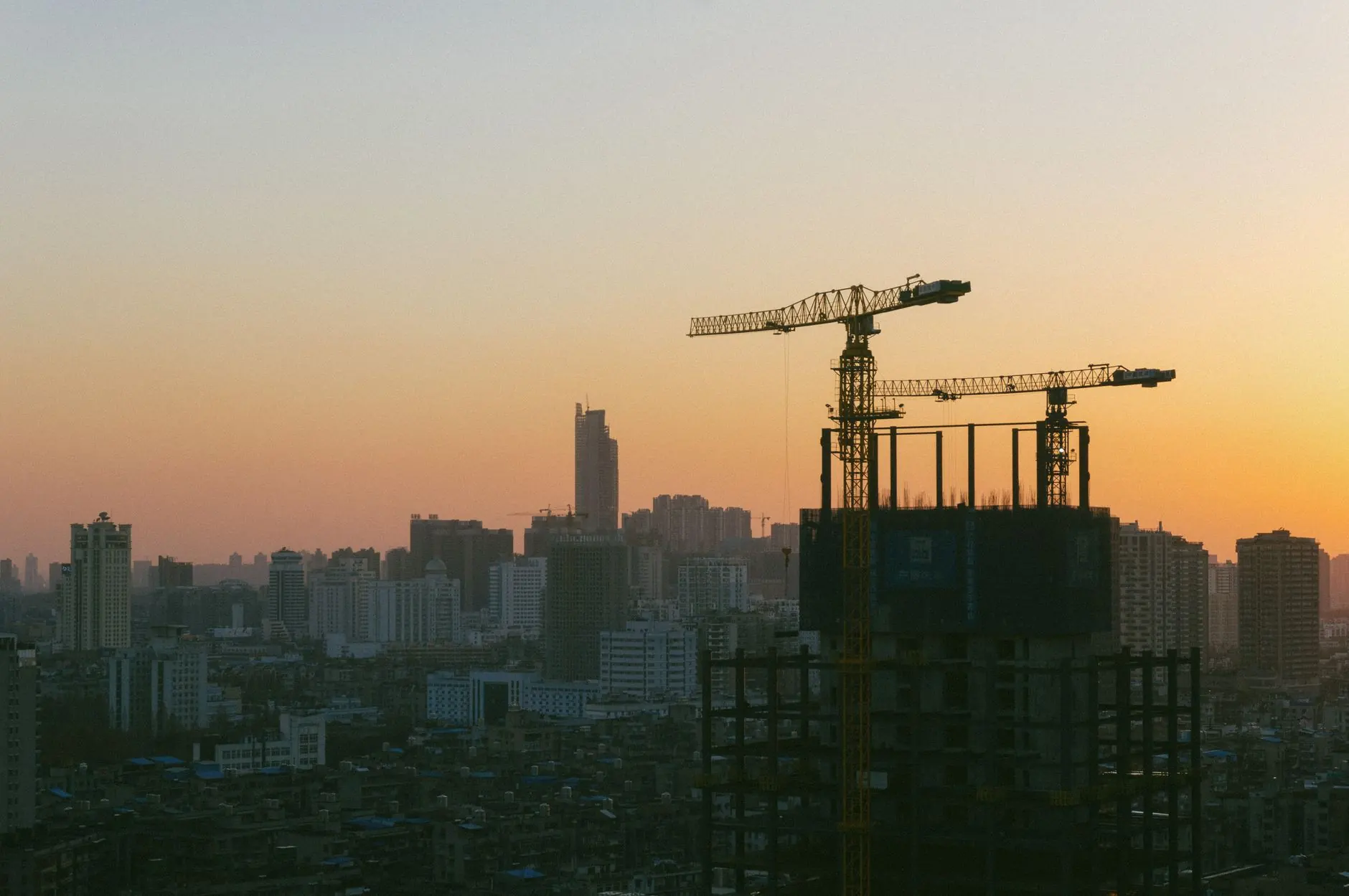 武汉广告装饰行业2025年施工资质要求与验收规范解读正文配图 1